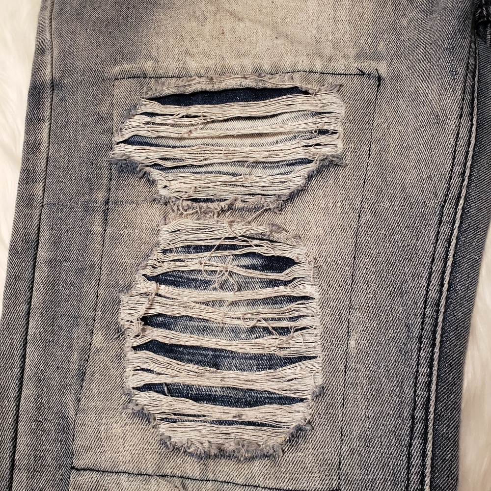 Super Cool 😎 Ripped Jeans - Picture 8 of 9